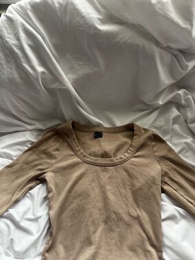 Classic Scoop Neck Long Sleeve Tee - Tan